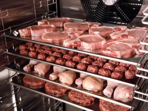 Холодильное оборудование в мясном магазине